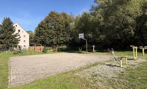 Zdjęcie do Rozpoczęły się modernizacje boisk przy ul. Bloki Kolejowe i ul. Długiej