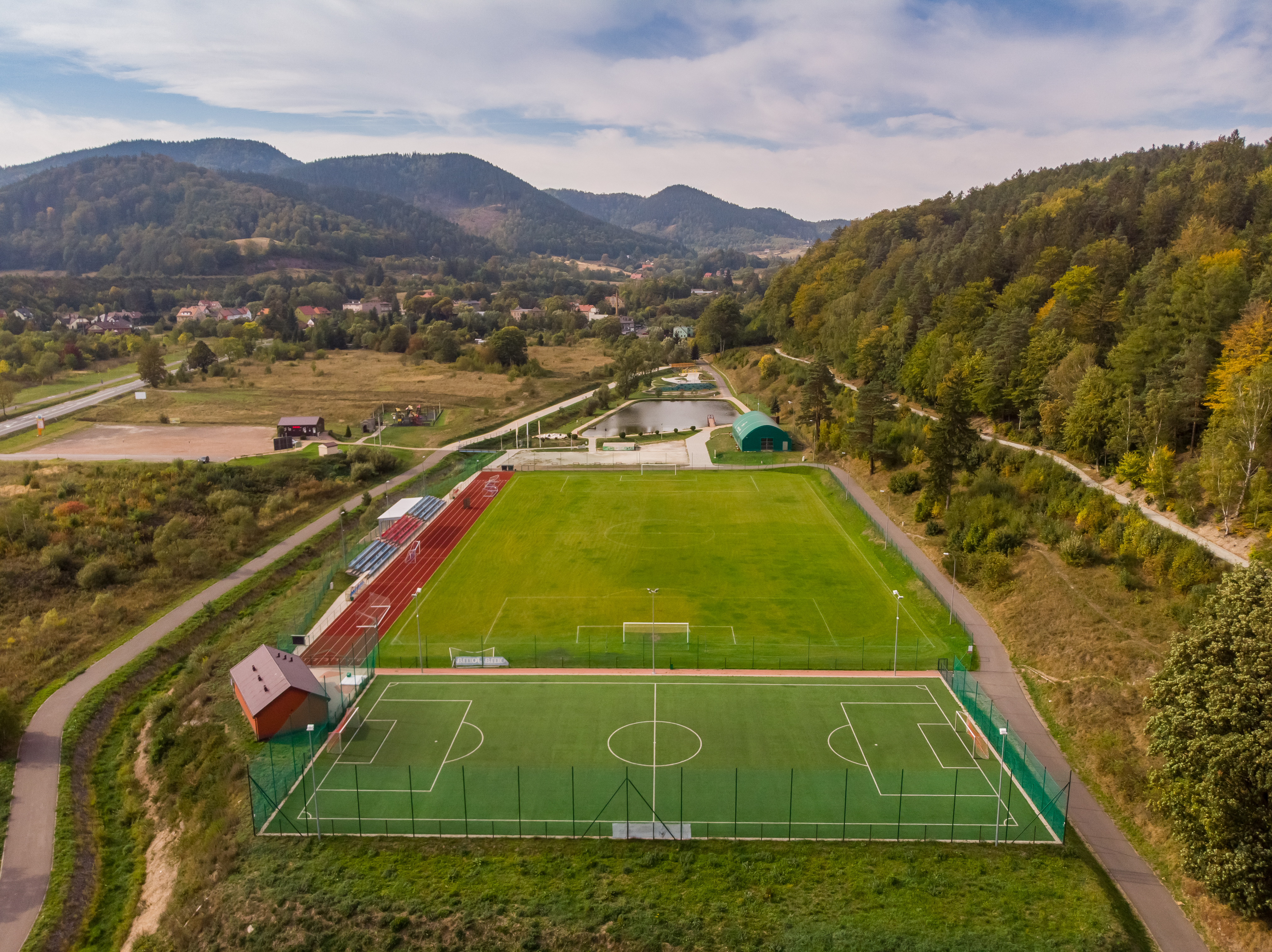 Przedstawia Kompleks Active z&nbsp;lotu ptaka